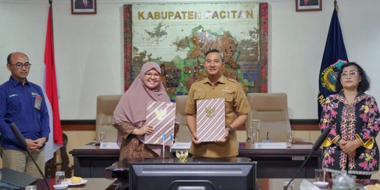 PLN Gandeng Pemkab Pacitan dan Blitar dalam Mendukung Net Zero Emission dan Pengembangan Energi Hijau