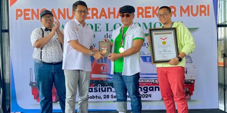 Rayakan HUT KAI ke-79, Daop 8 Surabaya Pecahkan Rekor MURI dengan Parade Lokomotif Livery Terbanyak