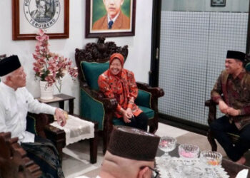 Awali safari Jatim, Risma ziarah makam tokoh NU