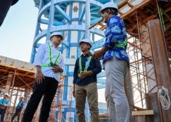Eri Cahyadi pastikan seluruh wilayah Surabaya teraliri air PDAM di Tahun 2025