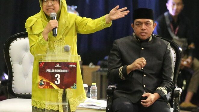 Debat perdana, Risma tekankan pendidikan karakter sejak dini dan program kesehatan  atasi penyakit kronis di Jatim