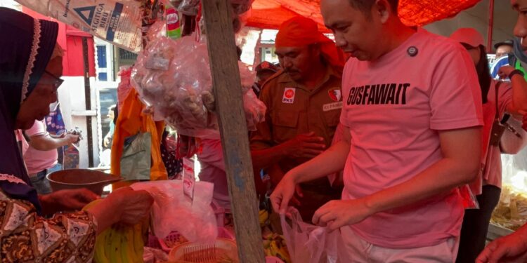 Datangi salah satu pasar Tradisional di Jember, Gus Fawait tegaskan komitmennya jaga kelangsungan pasar Tradisional