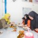 Menyatu dengan para pekerja, Khofifah makan siang bareng karyawan PT Kedawung