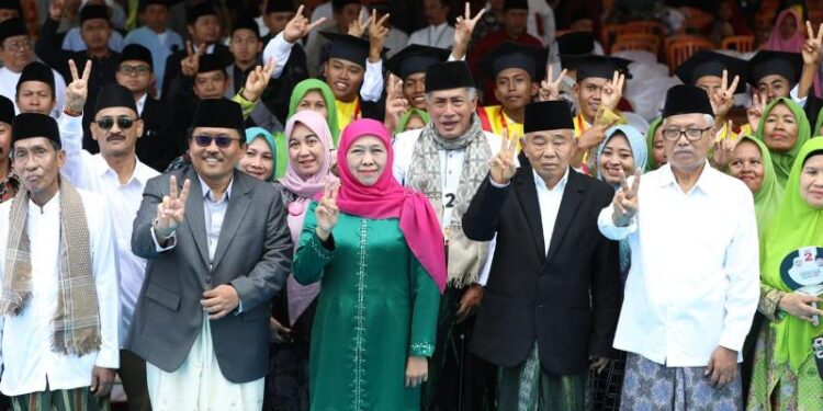 Hadiri acara di Ponpes Al Anwar Modung Bangkalan, Khofifah disambut gelombang doa
