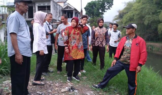 Blusukan ke Kota Malang, Cagub Risma lihat sungai Bandulan dan tawarkan solusi atasi banjir