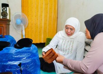 Kunjungi kampung kopyah, Khofifah dorong jadi desa devisa dan bisa tembus pasar global