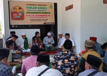 Di Situbondo Risma menangis dengar gaji guru pesantren masih di bawah 100 ribu dan meminta 10 pemuda untuk dilatih wirausaha
