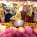 Blusukan ke pasar Sepanjang Khofifah apresiasi buah buah lokal Jatim berkualitas premium dijual disitu