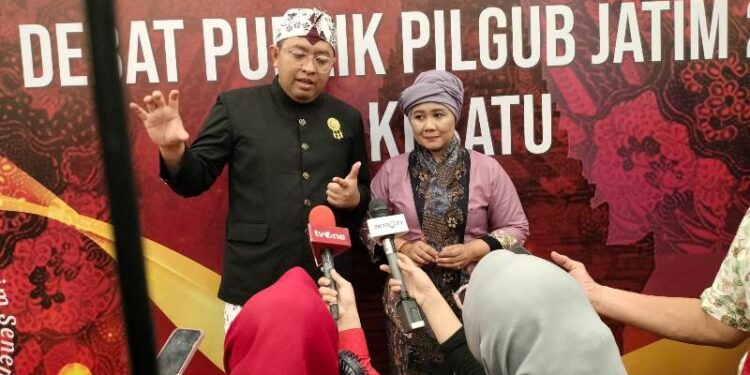 Debat perdana, Luluk berikan solusi terkait pendidikan dan persoalan masih tingginya angka kemiskinan, pengangguran dan stunting di Jatim