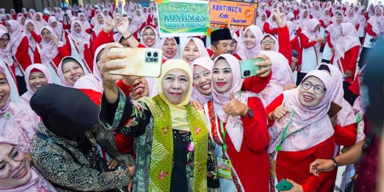 Khofifah ajak Guru RA tetap ajarkan generasi Alfa menulis ditengah gempuran teknologi digital dan AI