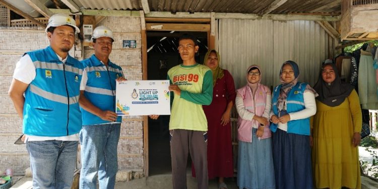 PLN Sambung Listrik untuk 189 Keluarga Prasejahtera di Jawa Timur dalam Rangka Hari Listrik Nasional ke-79