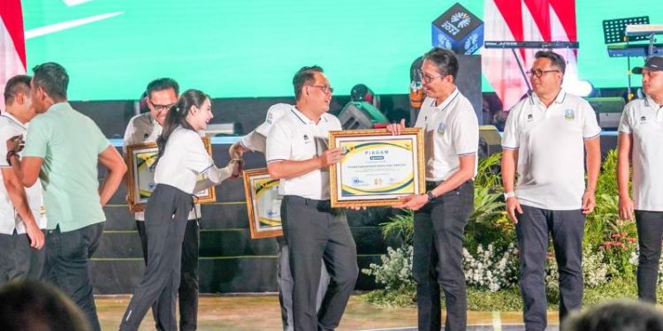 Haornas 2024, Bank Jatim raih penghargaan dari Pemprov Jatim di bidang olahraga Voli
