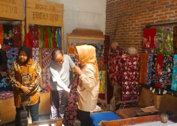 Dukung UMKM Batik, Risma dorong kreativitas dan ekonomi lokal Blitar