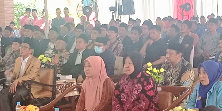 Risma Nangis Saat Mengapresiasi Komitmen Pesantren Shiddiqiyah Bangun Rumah Untuk Warga Miskin