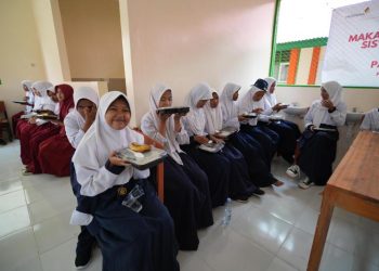 Dukung Program Pemerintah, Anak Usaha MDKA Bagikan Makanan Bergizi dan Renovasi Sarana Pendidikan serta Kesehatan di Pohuwato