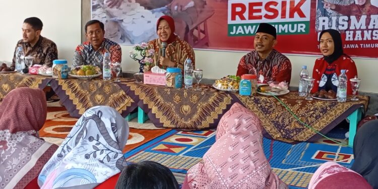 Mendapat keluhan perajin tempe di ngawi, Risma tawarkan diversifikasi produk untuk memudahkan pemasaran 