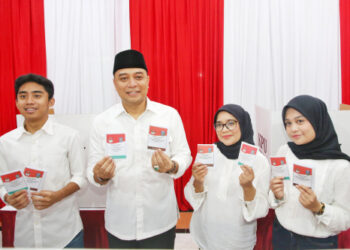 Eri Cahyadi nyoblos di TPS 04 Karah bersama istri dan 2 anaknya