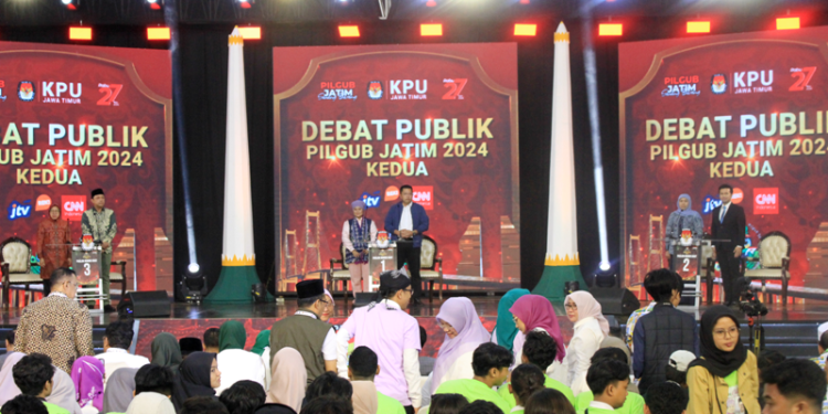 Debat kedua, Luluk paparkan korupsi Jatim, Khofifah banggakan 700 penghargaan dan Risma jelaskan konsep resik Birokrasi