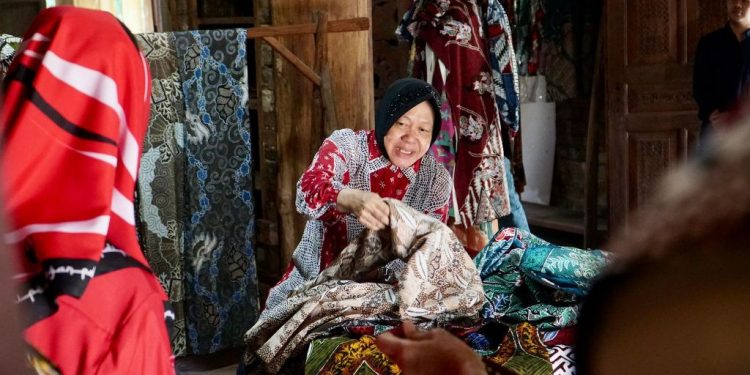 Kagum motif batik Bondowoso dan Probolinggo, Risma dorong gen Z jadi desainer batik
