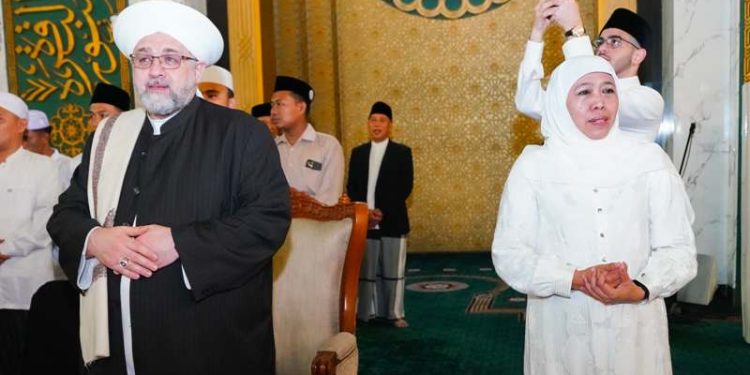 Hadirkan Syekh Afeefuddin di Maulid Akbar, Khofifah: Upaya unduh berkah Allah dan syafaat Rosulullah SAW