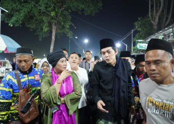 Luluk bangga akan penghormatan Gus Idam kepada Ibundanya awali pengajian rutin
