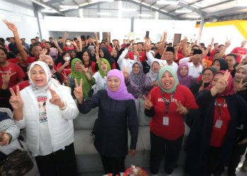 Sapa pekerja pabrik Moorlife, Khofifah janji akan kembangkan kawasan industri di Nganjuk