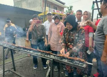 Datangi Kanigaran Kota Probolinggo Risma sudah dianggap sebagai Gubernur Jatim