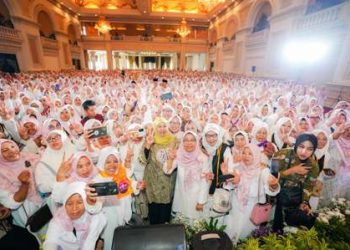 Muslimat NU Jatim Gaungkan “Lanjutkan” Khofifah-Emil, Siap Kawal Kemenangan di Masyarakat
