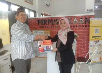 Politisi Golkar Fredy Purnomo Hibahkan 500 Buku Koleksi Pribadinya Bidang Hukum ke Unigoro
