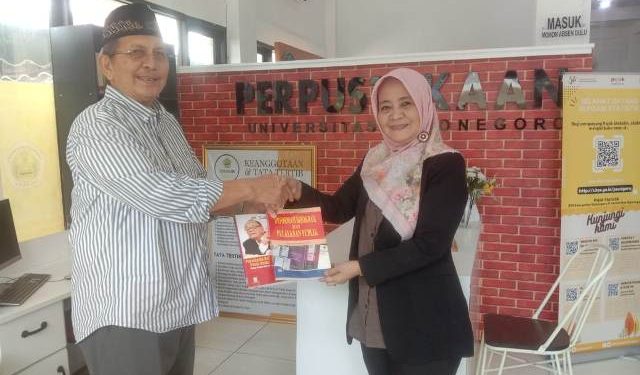 Politisi Golkar Fredy Purnomo Hibahkan 500 Buku Koleksi Pribadinya Bidang Hukum ke Unigoro