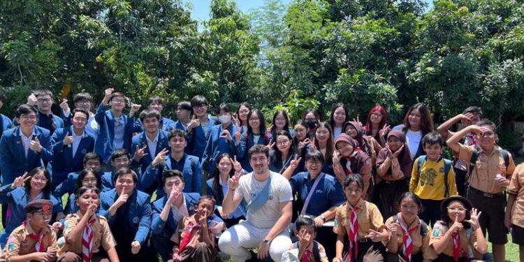 Mahasiswa Petra Christian University Terjun ke Sekolah-Sekolah, Bangun Karakter Kebangsaan Sejak Dini