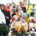 Datangi pasar Jumat Legi Sukodono, Khofifah naik delman, borong jajanan mochi hingga cenil kreasi warga lokal