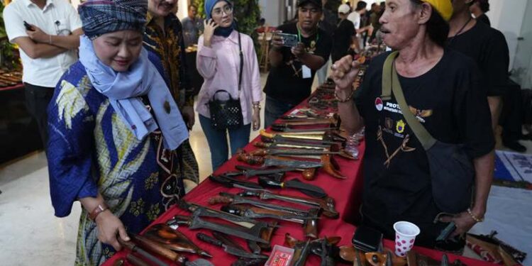 Datangi pameran Keris Nusantara, Luluk soroti peran perempuan dalam perkembangan seni budaya Indonesia