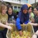 Mahasiswa Petra Christian University Dorong Warga Simomulyo Terapkan Eco-Enzyme untuk Kelola Sampah dan Lingkungan Sehat