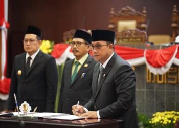 DPRD Jatim sahkan APBD Jatim 2025, dengan defisit anggaran 1,533 Triliun