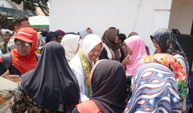 Kampanye di Jember Risma janjikan pupuk gratis dan pembangunan rumah layak huni untuk masyarakat tidak mampu