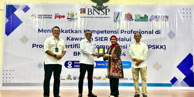 Kadin Jatim dan BNSP Sertifikasi 150 Tenaga Kerja di Kawasan Industri SIER