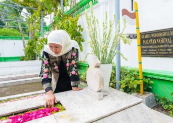 Hari tenang, Khofifah ziarah ke makam Kiai Wahab Chasbullah dan Kiai Bisri Syansuri di Jombang