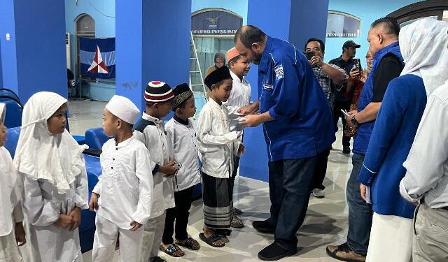 Berbagi dengan anak yatim, Partai Demokrat  gelar tasyakuran kemenangan Khofifah-Emil dan capaian menang 75 persen Pilkada di Jatim