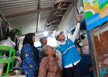 PLN Hadirkan Kebahagiaan di Akhir Tahun: Sambungan Listrik Gratis untuk Warga Tidak Mampu