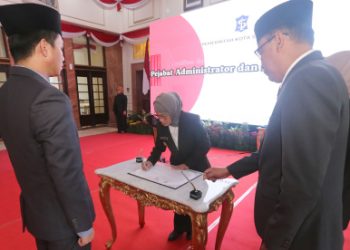 PJs Restu Novi lantik pejabat baru administrator dan pengawas Pemkot Surabaya