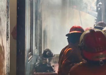 Deretan rumah petak padat penduduk di Jl. Kemayoran Baru terbakar