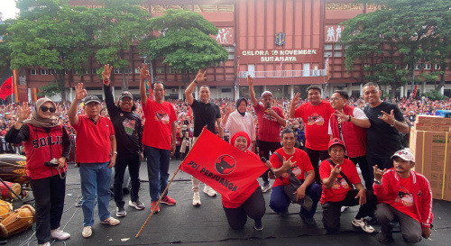 Ribuan warga Surabaya ikuti jalan sehat dukung Risma-Gus Hans dan Eri-Armuji