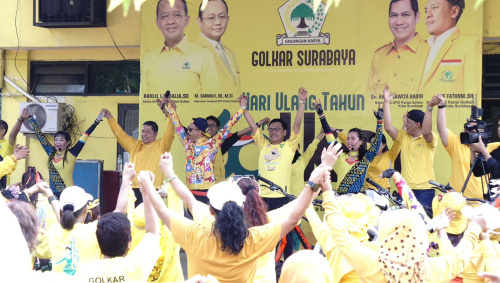 Golkar Surabaya dan warga ikut sukseskan catat rekor MURI Senam Serentak Nasional