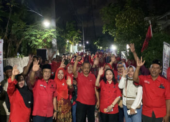 Sepekan jelang coblosan, PDIP Surabaya gaspol blusukan kampanye Risma-Gus Hans dan ErJi