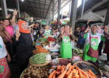 Blusukan ke pasar Lamongan, Khofifah ajak pedagang dan masyarakat hadiri kampanye penutup, Dzikir sholawat dan doa di Jatim Expo