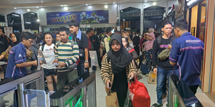 KAI Daop 8 Surabaya Catat 1 Juta Pengguna Face Recognition Boarding Gate Selama 2024