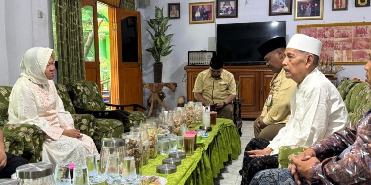 Jelang coblosan, Risma dapat pesan dari pengasuh Ponpes Sunan Drajat