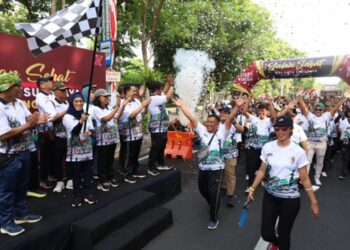 Pemkot dan KPU Surabaya gelar jalan sehat Ayo Datang ke TPS