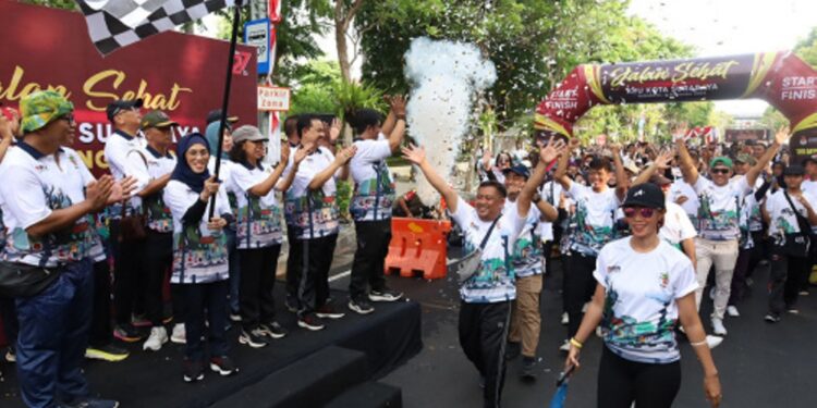 Pemkot dan KPU Surabaya gelar jalan sehat Ayo Datang ke TPS
